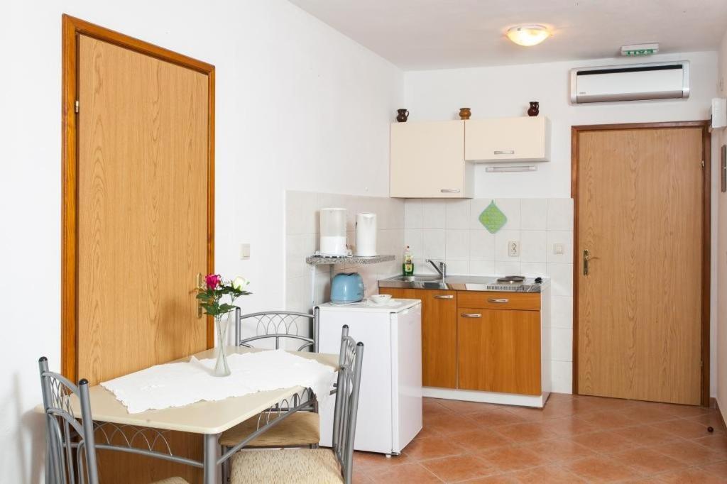 Apartments Ana Lopud Rum bild