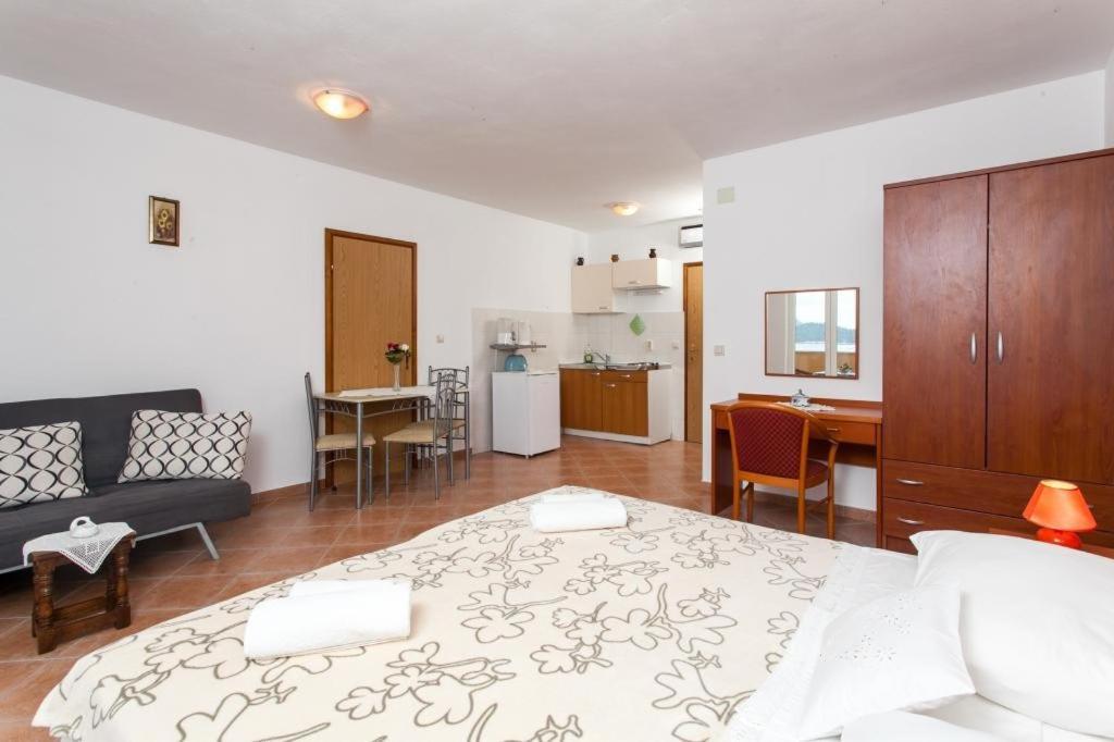 Apartments Ana Lopud Rum bild